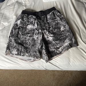 Lululemon 7” short